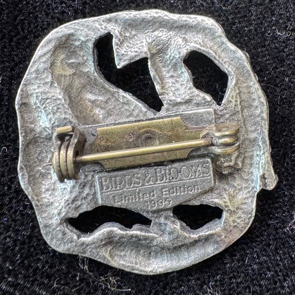 Vintage Birds & Blooms Limited Edition 1999 Cardinal Pewter Pin Brooch - Picture 2 of 4